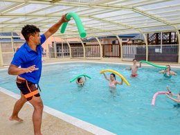 Camping Pas Cher vous présente avec son site Officiel campingpascher.fr, le Camping Paradis D'Utah Beach classé 4 étoiles, situé sur la commune de Sainte Marie Du Mont dans le département Manche (Basse Normandie) en France. Le camping Paradis D'Utah Beach vous propose un hébergement de type chalet de 35 m² (télévision). L'établissement vous propose 7 autres types d'hébergements. Découvrez tous nos séjours à petits prix dans la commune et aux alentours de Sainte Marie Du Mont du département : Manche (Basse Normandie). Les Avis clients pour le Camping Paradis D'Utah Beach sont excellents avec une note moyenne de 8 sur 10. Piscine chauffée, Piscine couverte, Animations familiales, Club enfants, Aire de jeux enfants, Court de tennis, Pétanque, Sports nautiques, Structure gonflable enfants, Terrain de football, Trampoline, Bar, Dépôt de pain, Pizzeria, Plats à emporter, Épicerie,... En savoir plus : cliquez-ICI.