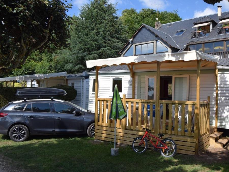 Camping Pas Cher vous présente avec son site Officiel campingpascher.fr, le Camping Sites Et Paysages - Beau Rivage classé 4 étoiles, situé sur la commune de Salles Curan dans le département Aveyron (Midi Pyrénées) en France. Le camping Sites Et Paysages - Beau Rivage vous propose un hébergement de type mobil-home de 29 m² pour 1 personne avec climatisation (télévision). Cet hébergement propose plus de 57 dates différentes pour réserver ! Pour dévouvrir la période la moins chère, consultez la rubrique 'Tarifs' et sélectionnez votre mois de départ. L'établissement vous propose 9 autres types d'hébergements. Découvrez tous nos séjours à petits prix dans la commune et aux alentours de Salles Curan du département : Aveyron (Midi Pyrénées). Les Avis clients pour le Camping Sites Et Paysages - Beau Rivage sont excellents avec une note moyenne de 8 sur 10. Lac, Piscine couverte, Piscine extérieure, Animation ados, Animations familiales, Club enfants, Aire de jeux enfants, Baby-foot, Canoë-kayak, Centre équestre, Court de tennis, Golf, Jet-ski, Location de bateaux, Paddle, Ping-pong, Piscine, Pédalo, Pétanque, Randonnée, Ski nautique, Sports nautiques, Terrain de beach-volley, Terrain multisports, Trampoline, Voile, Bar, Boulangerie, Bureau de tabac, Dépôt de pain, Pizzeria, Plats à emporter, Snack/Bar, Station-service, Supermarché, Épicerie,... En savoir plus : cliquez-ICI.