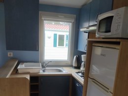 Camping Pas Cher vous présente avec son site Officiel campingpascher.fr, le Camping Le Deffay classé 4 étoiles, situé sur la commune de Sainte Reine De Bretagne dans le département Loire-atlantique (Pays De La Loire) en France. Le camping Le Deffay vous propose un hébergement de type mobil-home de 30 m² (télévision). L'établissement vous propose 8 autres types d'hébergements. Découvrez tous nos séjours à petits prix dans la commune et aux alentours de Sainte Reine De Bretagne du département : Loire-atlantique (Pays De La Loire). Les Avis clients pour le Camping Le Deffay sont excellents avec une note moyenne de 8 sur 10. MerÉtang, Piscine chauffée, Piscine extérieure, Animation enfants, Animations familiales, Aire de jeux enfants, Canoë-kayak, Centre équestre, Court de tennis, Golf, Parcours sportif, Ping-pong, Planche à voile, Plongée, Pédalo, Pétanque, Randonnée, Structure gonflable enfants, Terrain multisports, Trampoline, Voile, Bar, Dépôt de pain, Restaurant, Épicerie,... En savoir plus : cliquez-ICI.