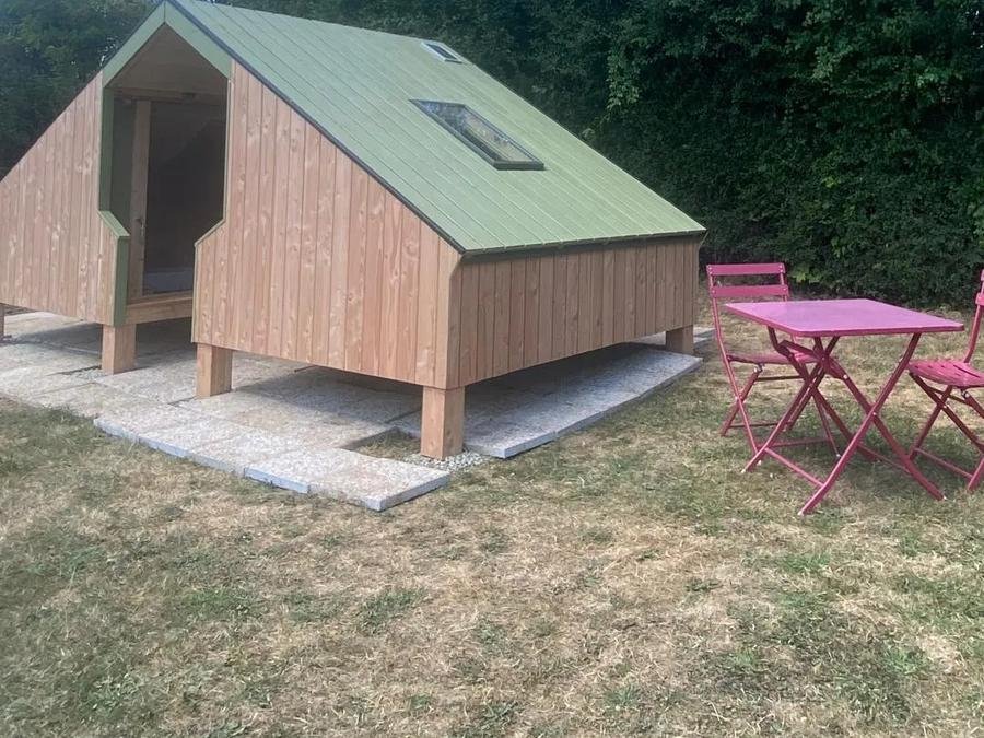 Camping Pas Cher vous présente avec son site Officiel campingpascher.fr, le Camping Glamping Sainte Suzanne classé 2 étoiles, situé sur la commune de Sainte Suzanne dans le département Mayenne (Pays De La Loire) en France. Le camping Glamping Sainte Suzanne vous propose un hébergement de type hébergement insolite de 10 m². Cet hébergement propose plus de 69 dates différentes pour réserver ! Pour dévouvrir la période la moins chère, consultez la rubrique 'Tarifs' et sélectionnez votre mois de départ. L'établissement vous propose 9 autres types d'hébergements. Découvrez tous nos séjours à petits prix dans la commune et aux alentours de Sainte Suzanne du département : Mayenne (Pays De La Loire). Les Avis clients pour le Camping Glamping Sainte Suzanne sont excellents avec une note moyenne de 8 sur 10. Piscine couverte, Piscine extérieure, Animations familiales, Aire de jeux enfants, Centre équestre, Cyclisme, Escalade, Ping-pong, Pédalo, Pétanque, Randonnée, Skatepark, Terrain de football, Boulangerie, Créperie, Dépôt de pain, Pizzeria, Plats à emporter, Restaurant, Snack/Bar, Station-service, Supermarché,... En savoir plus : cliquez-ICI.