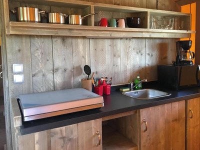 Cliquez pour découvrir toutes les photos de l'HÉBERGEMENT ! lodge - Glamping Sainte Suzanne photo 4