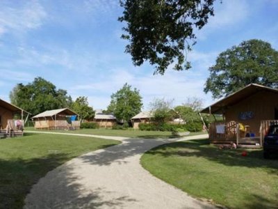 Cliquez pour découvrir toutes les photos de l'ÉTABLISSEMENT ! camping Glamping Sainte Suzanne photo 2