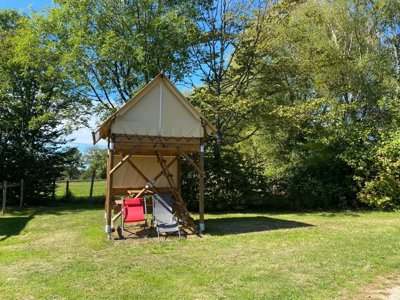 Cliquez pour découvrir toutes les photos de l'HÉBERGEMENT ! tente - Glamping Sainte Suzanne photo 1