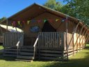 Camping Pas Cher vous présente avec son site Officiel campingpascher.fr, le Camping Glamping Sainte Suzanne classé 2 étoiles, situé sur la commune de Sainte Suzanne dans le département Mayenne (Pays De La Loire) en France. Le camping Glamping Sainte Suzanne, vous présente un hébergement de type lodge de 20 m² pour 2 personnes. Le camping Glamping Sainte Suzanne vous propose du sam. 04 avril au sam. 11 avril 2026, en promotion à -20% pour 7 nuits à 480 € au lieu de 600,0 € soit une Économie de 120 €. Cette location propose 163 dates différentes pour réserver votre séjour. Découvrez également les 7 autres gammes d'hébergements du camping. Les Avis clients pour le Camping Glamping Sainte Suzanne sont excellents avec une note moyenne de 8 sur 10. Piscine couverte, Piscine extérieure, Animations familiales, Aire de jeux enfants, Centre équestre, Cyclisme, Escalade, Ping-pong, Pédalo, Pétanque, Randonnée, Skatepark, Terrain de football, Boulangerie, Créperie, Dépôt de pain, Pizzeria, Plats à emporter, Restaurant, Snack/Bar, Station-service, Supermarché,... En savoir plus : cliquez-ICI.