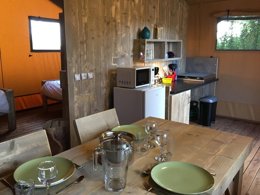 Camping Pas Cher vous présente avec son site Officiel campingpascher.fr, le Camping Glamping Sainte Suzanne classé 2 étoiles, situé sur la commune de Sainte Suzanne dans le département Mayenne (Pays De La Loire) en France. Le camping Glamping Sainte Suzanne, vous présente un hébergement de type lodge pour 1 personne. Le camping Glamping Sainte Suzanne vous propose du vendredi 26 juin au vendredi 03 juillet 2026, en promotion à -20% pour 7 nuits à 217,14 € au lieu de 271,43 € soit une Économie de 54,29 €. Cette location propose 177 dates différentes pour réserver votre séjour. Découvrez également les 7 autres gammes d'hébergements du camping. Les Avis clients pour le Camping Glamping Sainte Suzanne sont excellents avec une note moyenne de 8 sur 10. Piscine couverte, Piscine extérieure, Animations familiales, Aire de jeux enfants, Centre équestre, Cyclisme, Escalade, Ping-pong, Pédalo, Pétanque, Randonnée, Skatepark, Terrain de football, Boulangerie, Créperie, Dépôt de pain, Pizzeria, Plats à emporter, Restaurant, Snack/Bar, Station-service, Supermarché,... En savoir plus : cliquez-ICI.