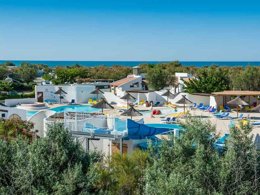 Camping Pas Cher vous présente avec son site Officiel campingpascher.fr, le Camping SUNELIALe Clos Du Rhône classé 4 étoiles, situé sur la commune de Saintes Maries De La Mer dans le département Bouches-du-rhône (Provence Alpes Côte D'azur) en France. Le camping SUNELIA Le Clos Du Rhône vous propose un hébergement de type tente de 35 m² pour 1 personne. L'établissement vous propose 15 autres types d'hébergements. Découvrez tous nos séjours à petits prix dans la commune et aux alentours de Saintes Maries De La Mer du département : Bouches-du-rhône (Provence Alpes Côte D'azur). Les Avis clients pour le Camping SUNELIALe Clos Du Rhône sont excellents avec une note moyenne de 8 sur 10. Mer, Piscine chauffée, Piscine extérieure, Animations familiales, Club enfants, Aire de jeux enfants, Centre équestre, Cyclisme, Parcours sportif, Ping-pong, Pétanque, Terrain multisports, Bar, Dépôt de pain, Épicerie,... En savoir plus : cliquez-ICI.