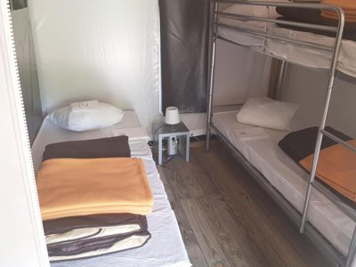 Cliquez pour découvrir toutes les photos de l'HÉBERGEMENT ! tente en toile et bois - Flower Le Riviera photo 5