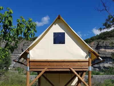 Cliquez pour découvrir toutes les photos de l'HÉBERGEMENT ! tente en toile et bois - Flower Le Riviera photo 4