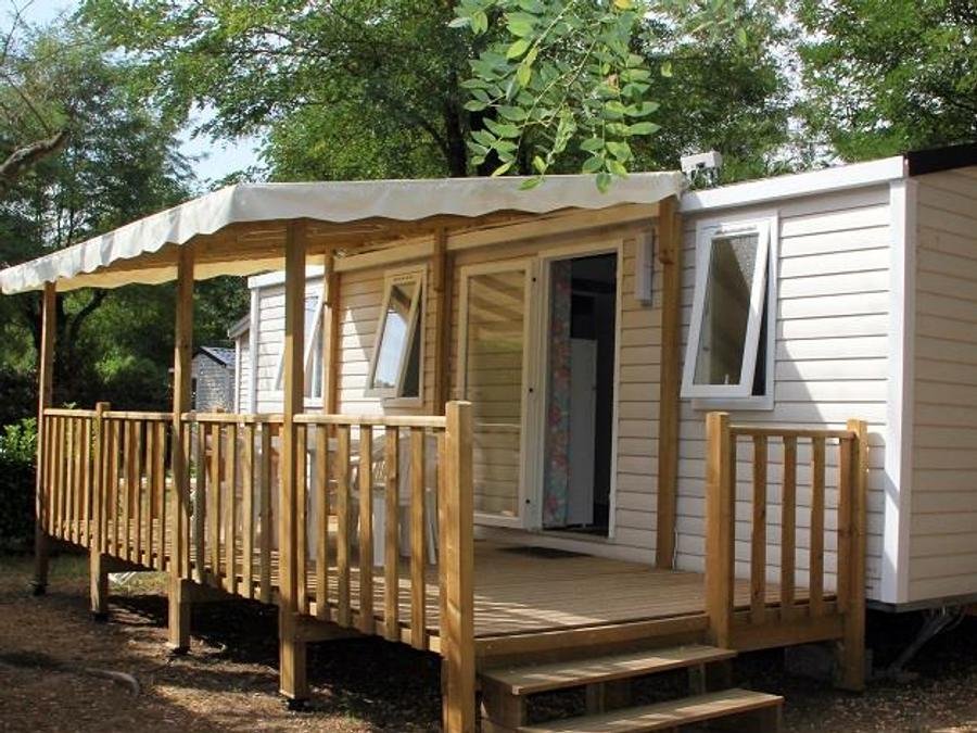 Camping Pas Cher vous présente avec son site Officiel campingpascher.fr, le Camping Sun Camping classé 3 étoiles, situé sur la commune de Sampzon dans le département Ardèche (Rhône Alpes) en France. Le camping Sun Camping vous propose un hébergement de type mobil-home de 32 m² avec climatisation (télévision). L'établissement vous propose 3 autres types d'hébergements. Découvrez tous nos séjours à petits prix dans la commune et aux alentours de Sampzon du département : Ardèche (Rhône Alpes). Les Avis clients pour le Camping Sun Camping sont excellents avec une note moyenne de 8 sur 10. Rivière, Piscine chauffée, Piscine extérieure, Animations familiales, Aire de jeux enfants, Baby-foot, Canoë-kayak, Centre équestre, Cyclisme, Golf, Ping-pong, Pétanque, Randonnée, Terrain de volley-ball, Terrain multisports, Trampoline, Bar, Brasserie, Snack/Bar, Supermarché, Épicerie,... En savoir plus : cliquez-ICI.