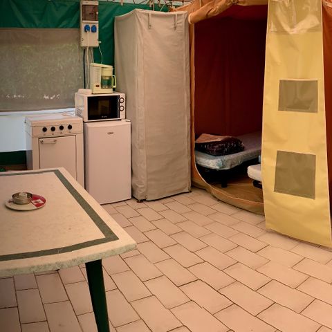 Cliquez pour découvrir toutes les photos de l'HÉBERGEMENT ! bungalow toilé - Le Chassezac photo 3
