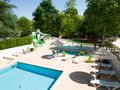 Camping Pas Cher vous présente avec son site Officiel campingpascher.fr, le Établissement Le Chassezac, situé sur la commune de Sampzon dans le département Ardeche (Rhône Alpes) en France. L'établissement Le Chassezac vous propose un hébergement de type mobilhome de 24 m². L'établissement vous propose 4 autres types d'hébergements. Découvrez tous nos séjours à petits prix dans la commune et aux alentours de Sampzon du département : Ardeche (Rhône Alpes).... En savoir plus : cliquez-ICI.