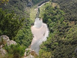 Camping Pas Cher vous présente avec son site Officiel campingpascher.fr, le Camping Aloha Plage classé 4 étoiles, situé sur la commune de Sampzon dans le département Ardèche (Rhône-alpes) en France. Le camping Aloha Plage vous propose un hébergement de type mobil-home de 28 m² avec climatisation. L'établissement vous propose 9 autres types d'hébergements. Découvrez tous nos séjours à petits prix dans la commune et aux alentours de Sampzon du département : Ardèche (Rhône-alpes). Les Avis clients pour le Camping Aloha Plage sont excellents avec une note moyenne de 8 sur 10. Rivière, Piscine extérieure, Animations familiales, Club enfants, Aire de jeux enfants, Baby-foot, Canoë-kayak, Centre équestre, Golf, Paddle, Parcours sportif, Ping-pong, Pétanque, Salle de fitness, Terrain de football, Terrain de volley-ball, Bar, Dépôt de pain, Pizzeria, Plats à emporter, Restaurant, Snack/Bar,... En savoir plus : cliquez-ICI.