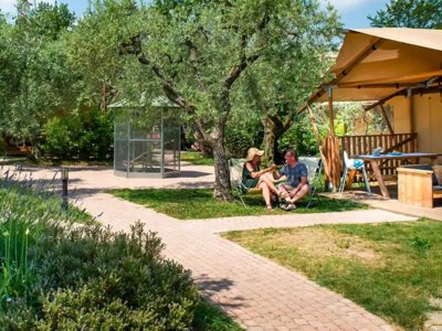 Cliquez pour découvrir toutes les photos de l'HÉBERGEMENT ! tente en toile et bois - Weekend Glamping Resort photo 2