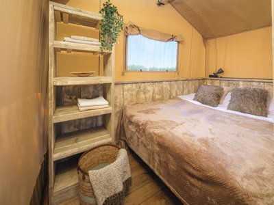 Cliquez pour découvrir toutes les photos de l'HÉBERGEMENT ! tente en toile et bois - Weekend Glamping Resort photo 3
