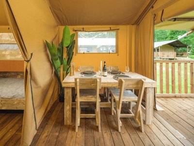 Cliquez pour découvrir toutes les photos de l'HÉBERGEMENT ! tente en toile et bois - Weekend Glamping Resort photo 4