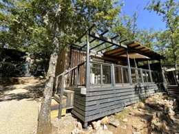 Camping Pas Cher vous présente avec son site Officiel campingpascher.fr, le Camping Weekend Glamping Resort classé 4 étoiles, situé sur la commune de San Felice Del Benaco dans le département Brescia (Lombardie) en Italie. Le camping Weekend Glamping Resort, vous présente un hébergement de type mobil-home de 28 m² pour 2 personnes avec climatisation et télévision. Le camping Weekend Glamping Resort vous propose du lundi 28 septembre au lundi 05 octobre 2026 pour 7 nuits à 553€. Cette location propose 121 dates différentes pour réserver votre séjour. Découvrez également les 23 autres gammes d'hébergements du camping. Les Avis clients pour le Camping Weekend Glamping Resort sont excellents avec une note moyenne de 9 sur 10. Piscine extérieure, Club enfants, Aire de jeux enfants, Ping-pong, Piscine, Terrain de football, Bar, Pizzeria, Restaurant, Épicerie,... En savoir plus : cliquez-ICI.