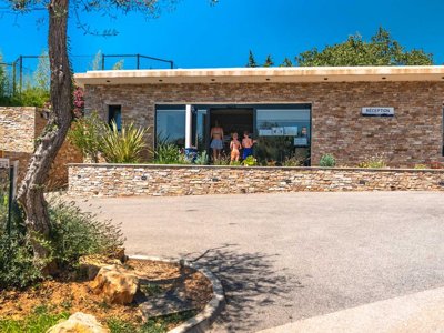 Cliquez pour découvrir toutes les photos de l'ÉTABLISSEMENT ! établissement Mas De Pierredon photo 14