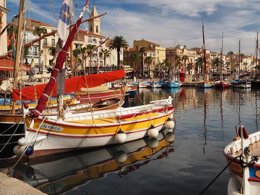 Camping Pas Cher vous présente avec son site Officiel campingpascher.fr, le Camping CAMPASUN Le Mas De Pierredon classé 5 étoiles, situé sur la commune de Sanary Sur Mer dans le département Var (Provence Alpes Côte D'azur) en France. Le camping CAMPASUN Le Mas De Pierredon, vous présente un hébergement de type mobil-home de 28 m² avec climatisation et télévision. Le camping CAMPASUN Le Mas De Pierredon vous propose du lundi 25 mai au lundi 01 juin 2026 pour 7 nuits à 487.6€. Cette location propose 119 dates différentes pour réserver votre séjour. Découvrez également les 9 autres gammes d'hébergements du camping. Les Avis clients pour le Camping CAMPASUN Le Mas De Pierredon sont excellents avec une note moyenne de 8 sur 10. Mer, Piscine chauffée, Piscine extérieure, Animations familiales, Aire de jeux enfants, Court de tennis, Ping-pong, Pétanque, Terrain multisports, Bar, Dépôt de pain, Restaurant,... En savoir plus : cliquez-ICI.