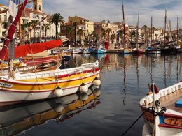 Camping Pas Cher vous présente avec son site Officiel campingpascher.fr, le Camping CAMPASUN Le Mas De Pierredon classé 5 étoiles, situé sur la commune de Sanary Sur Mer dans le département Var (Provence Alpes Côte D'azur) en France. Le camping CAMPASUN Le Mas De Pierredon, vous présente un hébergement de type mobil-home de 20 m² pour 2 personnes avec climatisation et télévision. Le camping CAMPASUN Le Mas De Pierredon vous propose du lundi 25 mai au lundi 01 juin 2026 pour 7 nuits à 427.8€. Cette location propose 128 dates différentes pour réserver votre séjour. Découvrez également les 9 autres gammes d'hébergements du camping. Les Avis clients pour le Camping CAMPASUN Le Mas De Pierredon sont excellents avec une note moyenne de 8 sur 10. Mer, Piscine chauffée, Piscine extérieure, Animations familiales, Aire de jeux enfants, Court de tennis, Ping-pong, Pétanque, Terrain multisports, Bar, Dépôt de pain, Restaurant,... En savoir plus : cliquez-ICI.