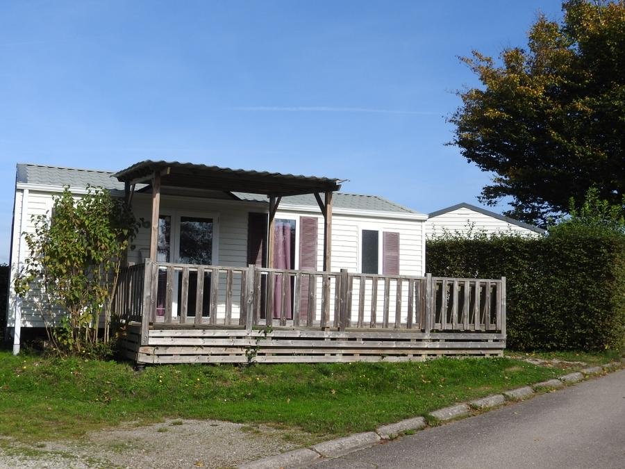 Camping Pas Cher vous présente avec son site Officiel campingpascher.fr, le Camping Sunêlia Les Nids Du Lac classé 4 étoiles, situé sur la commune de Sanchey dans le département Vosges (Lorraine) en France. Le camping Sunêlia Les Nids Du Lac, vous présente un hébergement de type mobil-home de 30 m² pour 4 personnes. Le camping Sunêlia Les Nids Du Lac vous propose du sam. 12 septembre au sam. 19 septembre 2026 pour 7 nuits à 720€. Cette location propose 46 dates différentes pour réserver votre séjour. Découvrez également les 24 autres gammes d'hébergements du camping. Les Avis clients pour le Camping Sunêlia Les Nids Du Lac sont excellents avec une note moyenne de 8 sur 10. Lac, Piscine chauffée, Piscine extérieure, Animation ados, Animations familiales, Club enfants, Aire de jeux enfants, Canoë-kayak, Cyclisme, Ping-pong, Pétanque, Randonnée, Structure gonflable enfants, Terrain multisports, Trampoline, Bar, Bureau de tabac, Dépôt de pain, Pizzeria, Plats à emporter, Restaurant, Snack/Bar, Épicerie,... En savoir plus : cliquez-ICI.