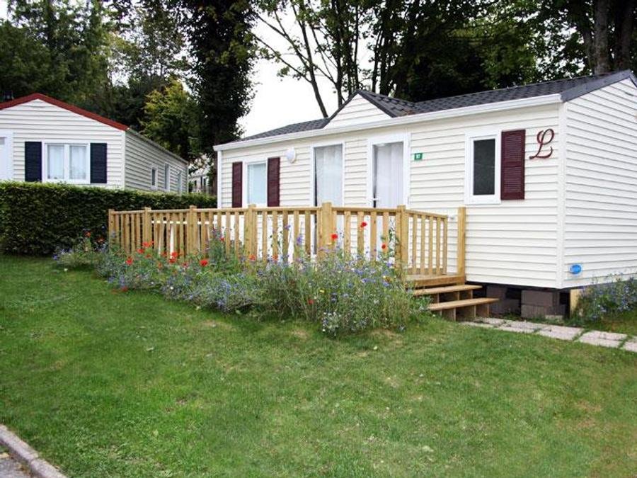 Camping Pas Cher vous présente avec son site Officiel campingpascher.fr, le Camping Sunêlia Les Nids Du Lac classé 4 étoiles, situé sur la commune de Sanchey dans le département Vosges (Lorraine) en France. Le camping Sunêlia Les Nids Du Lac, vous présente un hébergement de type mobil-home de 31 m² pour 4 personnes et télévision. Le camping Sunêlia Les Nids Du Lac vous propose du dimanche 30 août au dimanche 06 septembre 2026 pour 7 nuits à 880€. Cette location propose 57 dates différentes pour réserver votre séjour. Découvrez également les 23 autres gammes d'hébergements du camping. Les Avis clients pour le Camping Sunêlia Les Nids Du Lac sont excellents avec une note moyenne de 8 sur 10. Lac, Piscine chauffée, Piscine extérieure, Animation ados, Animations familiales, Club enfants, Aire de jeux enfants, Canoë-kayak, Cyclisme, Escalade, Ping-pong, Pédalo, Pétanque, Randonnée, Sports nautiques, Structure gonflable enfants, Terrain multisports, Trampoline, Bar, Bureau de tabac, Dépôt de pain, Pizzeria, Plats à emporter, Restaurant, Snack/Bar, Épicerie,... En savoir plus : cliquez-ICI.