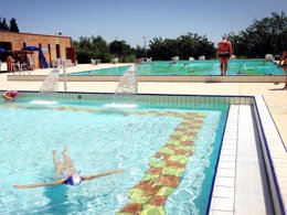 Camping Pas Cher vous présente avec son site Officiel campingpascher.fr, le Camping Boschetto Di Piemma classé 3 étoiles, situé sur la commune de San Gimignano dans le département Sienne (Toscane) en Italie. Le camping Boschetto Di Piemma vous propose un hébergement de type mobil-home de 32 m² avec climatisation. L'établissement vous propose 3 autres types d'hébergements. Découvrez tous nos séjours à petits prix dans la commune et aux alentours de San Gimignano du département : Sienne (Toscane). Les Avis clients pour le Camping Boschetto Di Piemma sont de 7 sur 10. Piscine extérieure, Aire de jeux enfants, Court de tennis, Court de tennis couvert, Cyclisme, Randonnée, Terrain de beach-volley, Bar, Pizzeria, Restaurant, Épicerie,... En savoir plus : cliquez-ICI.