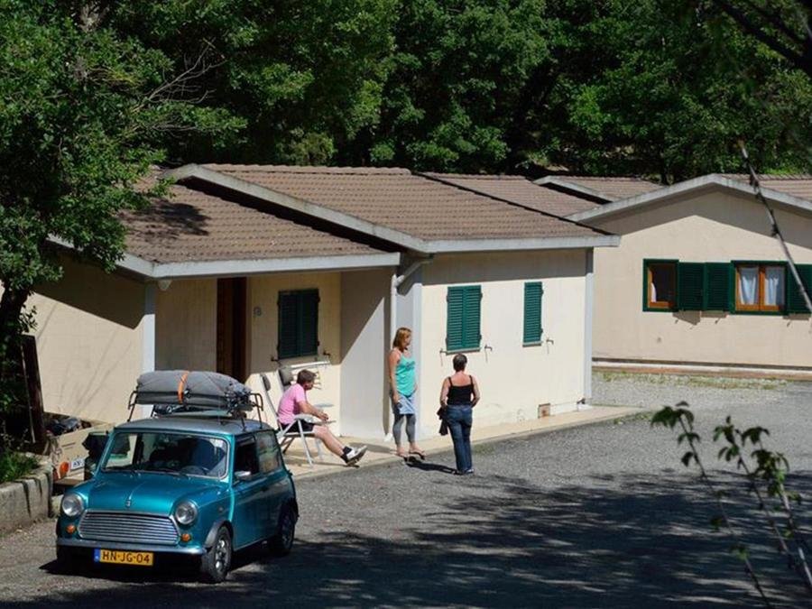 Camping Pas Cher vous présente avec son site Officiel campingpascher.fr, le Camping Village Mugello Verde classé 3 étoiles, situé sur la commune de San Piero A Sieve dans le département Florence (Toscane) en Italie. Le camping Village Mugello Verde vous propose un hébergement de type appartement de 42 m² pour 5 personnes avec climatisation (télévision). Cet hébergement propose plus de 122 dates différentes pour réserver ! Pour dévouvrir la période la moins chère, consultez la rubrique 'Tarifs' et sélectionnez votre mois de départ. L'établissement vous propose 11 autres types d'hébergements. Découvrez tous nos séjours à petits prix dans la commune et aux alentours de San Piero A Sieve du département : Florence (Toscane). Les Avis clients pour le Camping Village Mugello Verde sont excellents avec une note moyenne de 8 sur 10. Piscine extérieure, Aire de jeux enfants, Baby-foot, Centre équestre, Court de padel couvert, Court de tennis couvert, Cyclisme, Golf, Parcours sportif, Ping-pong, Piscine, Randonnée, Salle de fitness, Terrain de football, Bar, Boulangerie, Bureau de tabac, Pizzeria, Restaurant, Snack/Bar, Station-service, Supermarché, Épicerie,... En savoir plus : cliquez-ICI.