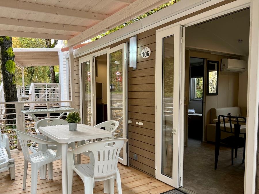 Camping Pas Cher vous présente avec son site Officiel campingpascher.fr, le Camping Village Mugello Verde classé 3 étoiles, situé sur la commune de San Piero A Sieve dans le département Florence (Toscane) en Italie. Le camping Village Mugello Verde vous propose un hébergement de type mobil-home de 30 m² pour 4 personnes avec climatisation (télévision). Cet hébergement propose plus de 108 dates différentes pour réserver ! Pour dévouvrir la période la moins chère, consultez la rubrique 'Tarifs' et sélectionnez votre mois de départ. L'établissement vous propose 11 autres types d'hébergements. Découvrez tous nos séjours à petits prix dans la commune et aux alentours de San Piero A Sieve du département : Florence (Toscane). Les Avis clients pour le Camping Village Mugello Verde sont excellents avec une note moyenne de 8 sur 10. Piscine extérieure, Aire de jeux enfants, Baby-foot, Centre équestre, Court de padel couvert, Court de tennis couvert, Cyclisme, Golf, Parcours sportif, Ping-pong, Piscine, Randonnée, Salle de fitness, Terrain de football, Bar, Boulangerie, Bureau de tabac, Pizzeria, Restaurant, Snack/Bar, Station-service, Supermarché, Épicerie,... En savoir plus : cliquez-ICI.