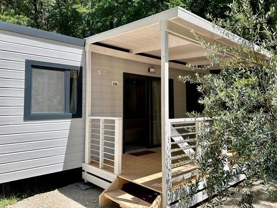 Camping Pas Cher vous présente avec son site Officiel campingpascher.fr, le Camping Village Mugello Verde classé 3 étoiles, situé sur la commune de San Piero A Sieve dans le département Florence (Toscane) en Italie. Le camping Village Mugello Verde, vous présente un hébergement de type mobil-home de 32 m² pour 4 personnes avec climatisation et télévision. Le camping Village Mugello Verde vous propose du dimanche 08 novembre au dimanche 15 novembre 2026 pour 7 nuits à 668€. Cette location propose 173 dates différentes pour réserver votre séjour. Découvrez également les 11 autres gammes d'hébergements du camping. Les Avis clients pour le Camping Village Mugello Verde sont excellents avec une note moyenne de 8 sur 10. Piscine extérieure, Aire de jeux enfants, Baby-foot, Centre équestre, Court de padel couvert, Court de tennis couvert, Cyclisme, Golf, Parcours sportif, Ping-pong, Piscine, Randonnée, Salle de fitness, Terrain de football, Bar, Boulangerie, Bureau de tabac, Pizzeria, Restaurant, Snack/Bar, Station-service, Supermarché, Épicerie,... En savoir plus : cliquez-ICI.