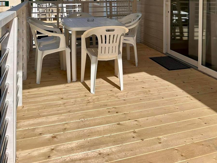 Camping Pas Cher vous présente avec son site Officiel campingpascher.fr, le Camping Village Mugello Verde classé 3 étoiles, situé sur la commune de San Piero A Sieve dans le département Florence (Toscane) en Italie. Le camping Village Mugello Verde, vous présente un hébergement de type mobil-home de 34 m² pour 6 personnes avec climatisation et télévision. Le camping Village Mugello Verde vous propose du dimanche 08 novembre au dimanche 15 novembre 2026 pour 7 nuits à 738€. Cette location propose 133 dates différentes pour réserver votre séjour. Découvrez également les 11 autres gammes d'hébergements du camping. Les Avis clients pour le Camping Village Mugello Verde sont excellents avec une note moyenne de 8 sur 10. Piscine extérieure, Aire de jeux enfants, Baby-foot, Centre équestre, Court de padel couvert, Court de tennis couvert, Cyclisme, Golf, Parcours sportif, Ping-pong, Piscine, Randonnée, Salle de fitness, Terrain de football, Bar, Boulangerie, Bureau de tabac, Pizzeria, Restaurant, Snack/Bar, Station-service, Supermarché, Épicerie,... En savoir plus : cliquez-ICI.