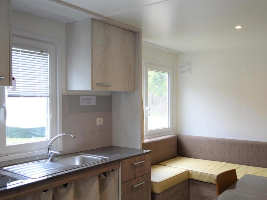 Camping Pas Cher vous présente avec son site Officiel campingpascher.fr, le Camping Village Mugello Verde classé 3 étoiles, situé sur la commune de San Piero A Sieve dans le département Florence (Toscane) en Italie. Le camping Village Mugello Verde, vous présente un hébergement de type mobil-home de 35 m² pour 4 personnes avec climatisation et télévision. Le camping Village Mugello Verde vous propose du lundi 07 septembre au lundi 14 septembre 2026 pour 7 nuits à 830.58€. Cette location propose 137 dates différentes pour réserver votre séjour. Découvrez également les 11 autres gammes d'hébergements du camping. Les Avis clients pour le Camping Village Mugello Verde sont excellents avec une note moyenne de 8 sur 10. Piscine extérieure, Aire de jeux enfants, Baby-foot, Centre équestre, Court de padel couvert, Court de tennis couvert, Cyclisme, Golf, Parcours sportif, Ping-pong, Piscine, Randonnée, Salle de fitness, Terrain de football, Bar, Boulangerie, Bureau de tabac, Pizzeria, Restaurant, Snack/Bar, Station-service, Supermarché, Épicerie,... En savoir plus : cliquez-ICI.