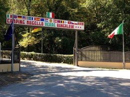 Camping Pas Cher vous présente avec son site Officiel campingpascher.fr, le Camping Village Mugello Verde classé 3 étoiles, situé sur la commune de San Piero A Sieve dans le département Florence (Toscane) en Italie. Le camping Village Mugello Verde, vous présente un hébergement de type studio de 21 m² pour 2 personnes avec climatisation et télévision. Le camping Village Mugello Verde vous propose du sam. 12 septembre au sam. 19 septembre 2026 pour 7 nuits à 508.88€. Cette location propose 101 dates différentes pour réserver votre séjour. Découvrez également les 11 autres gammes d'hébergements du camping. Les Avis clients pour le Camping Village Mugello Verde sont excellents avec une note moyenne de 8 sur 10. Piscine extérieure, Aire de jeux enfants, Baby-foot, Centre équestre, Court de padel couvert, Court de tennis couvert, Cyclisme, Golf, Parcours sportif, Ping-pong, Piscine, Randonnée, Salle de fitness, Terrain de football, Bar, Boulangerie, Bureau de tabac, Pizzeria, Restaurant, Snack/Bar, Station-service, Supermarché, Épicerie,... En savoir plus : cliquez-ICI.