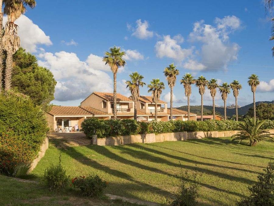 Camping Pas Cher vous présente avec son site Officiel campingpascher.fr, la Résidence Odalys Référence Stella Di L'Aria classé 1 étoile, située sur la commune de Sartene dans le département Corse Du Sud (Corse) en France. La résidence Odalys Référence Stella Di L'Aria, vous présente un hébergement de type appartement de 60 m² pour 2 personnes et télévision. La résidence Odalys Référence Stella Di L'Aria vous proposeun séjour PAS CHER avec une REMISEdu sam. 06 juin au sam. 13 juin 2026, en promotion à -30% pour 7 nuits à 678,30 € au lieu de 969,0 € soit une Économie de 290,70 €. Cette location propose 12 dates différentes pour réserver votre séjour. Découvrez également les 3 autres gammes d'hébergements de la résidence. Piscine extérieure, Aire de jeux enfants, Plongée,... En savoir plus : cliquez-ICI.