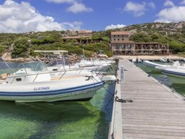 Camping Pas Cher vous présente avec son site Officiel campingpascher.fr, la Résidence Odalys Référence Stella Di L'Aria classé 1 étoile, située sur la commune de Sartene dans le département Corse Du Sud (Corse) en France. La résidence Odalys Référence Stella Di L'Aria, vous présente un hébergement de type appartement de 45 m² et télévision. La résidence Odalys Référence Stella Di L'Aria vous propose du sam. 26 septembre au sam. 03 octobre 2026 pour 7 nuits à 429€. Cette location propose 20 dates différentes pour réserver votre séjour. Découvrez également les 3 autres gammes d'hébergements de la résidence. Piscine extérieure, Aire de jeux enfants, Plongée,... En savoir plus : cliquez-ICI.