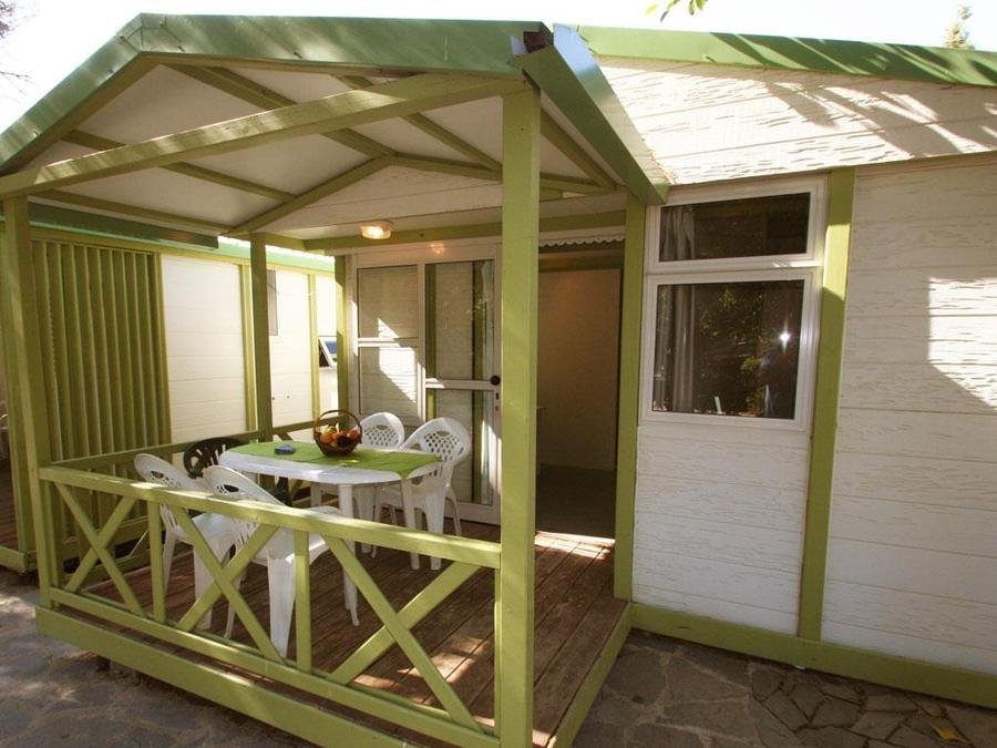 Camping Pas Cher vous présente avec son site Officiel campingpascher.fr, le Camping Olva classé 3 étoiles, situé sur la commune de Sartene dans le département Corse Du Sud (Corse) en France. Le camping Olva vous propose un hébergement de type chalet de 27 m² pour 2 personnes. L'établissement vous propose 12 autres types d'hébergements. Découvrez tous nos séjours à petits prix dans la commune et aux alentours de Sartene du département : Corse Du Sud (Corse). Les Avis clients pour le Camping Olva sont excellents avec une note moyenne de 8 sur 10. Piscine extérieure, Animations familiales, Aire de jeux enfants, Baby-foot, Court de tennis, Cyclisme, Pétanque, Randonnée, Salle de fitness, Terrain multisports, Bar, Pizzeria, Épicerie,... En savoir plus : cliquez-ICI.