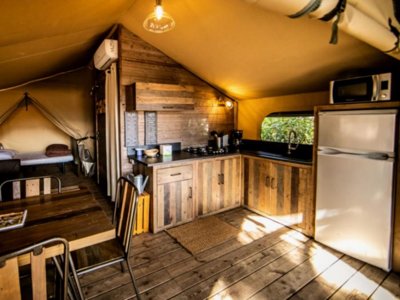 Cliquez pour découvrir toutes les photos de l'HÉBERGEMENT ! tente en toile et bois - Olva photo 4