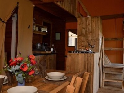 Cliquez pour découvrir toutes les photos de l'HÉBERGEMENT ! tente en toile et bois - Olva photo 6