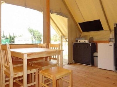 Cliquez pour découvrir toutes les photos de l'HÉBERGEMENT ! tente en toile et bois - Olva photo 3