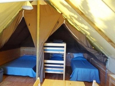 Cliquez pour découvrir toutes les photos de l'HÉBERGEMENT ! tente en toile et bois - Olva photo 5