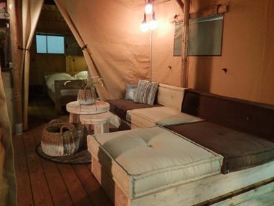 Cliquez pour découvrir toutes les photos de l'HÉBERGEMENT ! tente en toile et bois - Olva photo 7