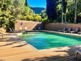 Camping Pas Cher vous présente avec son site Officiel campingpascher.fr, le Camping Olva classé 3 étoiles, situé sur la commune de Sartene dans le département Corse Du Sud (Corse) en France. Le camping Olva vous propose un hébergement de type chalet de 27 m² pour 2 personnes. L'établissement vous propose 10 autres types d'hébergements. Découvrez tous nos séjours à petits prix dans la commune et aux alentours de Sartene du département : Corse Du Sud (Corse). Les Avis clients pour le Camping Olva sont excellents avec une note moyenne de 8 sur 10. Piscine extérieure, Animations familiales, Aire de jeux enfants, Baby-foot, Court de tennis, Cyclisme, Pétanque, Randonnée, Salle de fitness, Terrain multisports, Bar, Pizzeria, Épicerie,... En savoir plus : cliquez-ICI.