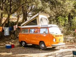 Camping Pas Cher vous présente avec son site Officiel campingpascher.fr, le Camping Olva classé 3 étoiles, situé sur la commune de Sartene dans le département Corse Du Sud (Corse) en France. Le camping Olva, vous présente un hébergement de type tente en toile et bois de 20 m² pour 2 personnes. Le camping Olva vous propose du sam. 13 juin au sam. 20 juin 2026 pour 7 nuits à 340€. Cette location propose 30 dates différentes pour réserver votre séjour. Découvrez également les 10 autres gammes d'hébergements du camping. Les Avis clients pour le Camping Olva sont excellents avec une note moyenne de 8 sur 10. Piscine extérieure, Animations familiales, Aire de jeux enfants, Baby-foot, Court de tennis, Cyclisme, Pétanque, Randonnée, Salle de fitness, Terrain multisports, Bar, Pizzeria, Épicerie,... En savoir plus : cliquez-ICI.