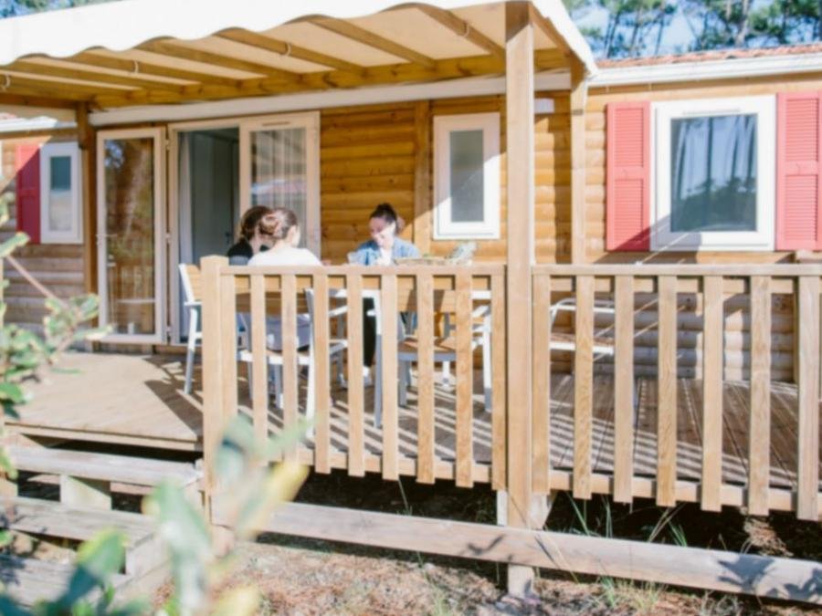 Camping Pas Cher vous présente avec son site Officiel campingpascher.fr, le Camping Naturéo Éco Resort classé 5 étoiles, situé sur la commune de Seignosse dans le département Landes (Aquitaine) en France. Le camping Naturéo Éco Resort vous propose un hébergement de type mobil-home de 33 m² avec climatisation (télévision). L'établissement vous propose 23 autres types d'hébergements. Découvrez tous nos séjours à petits prix dans la commune et aux alentours de Seignosse du département : Landes (Aquitaine). Les Avis clients pour le Camping Naturéo Éco Resort sont excellents avec une note moyenne de 9 sur 10. Piscine chauffée, Piscine extérieure, Animations familiales, Club ados, Club enfants, Aire de jeux enfants, Baby-foot, Paddle, Ping-pong, Piscine, Pétanque, Salle de fitness, Surf, Terrain de beach-volley, Terrain multisports, Boulangerie, Pizzeria, Plats à emporter, Épicerie,... En savoir plus : cliquez-ICI.