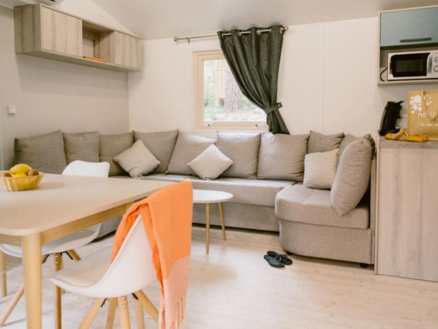 Camping Pas Cher vous présente avec son site Officiel campingpascher.fr, le Camping Naturéo Éco Resort classé 5 étoiles, situé sur la commune de Seignosse dans le département Landes (Aquitaine) en France. Le camping Naturéo Éco Resort vous propose un hébergement de type mobil-home de 40 m² avec climatisation (télévision). L'établissement vous propose 23 autres types d'hébergements. Découvrez tous nos séjours à petits prix dans la commune et aux alentours de Seignosse du département : Landes (Aquitaine). Les Avis clients pour le Camping Naturéo Éco Resort sont excellents avec une note moyenne de 9 sur 10. Piscine chauffée, Piscine extérieure, Animations familiales, Club ados, Club enfants, Aire de jeux enfants, Baby-foot, Paddle, Ping-pong, Piscine, Pétanque, Salle de fitness, Surf, Terrain de beach-volley, Terrain multisports, Boulangerie, Pizzeria, Plats à emporter, Épicerie,... En savoir plus : cliquez-ICI.