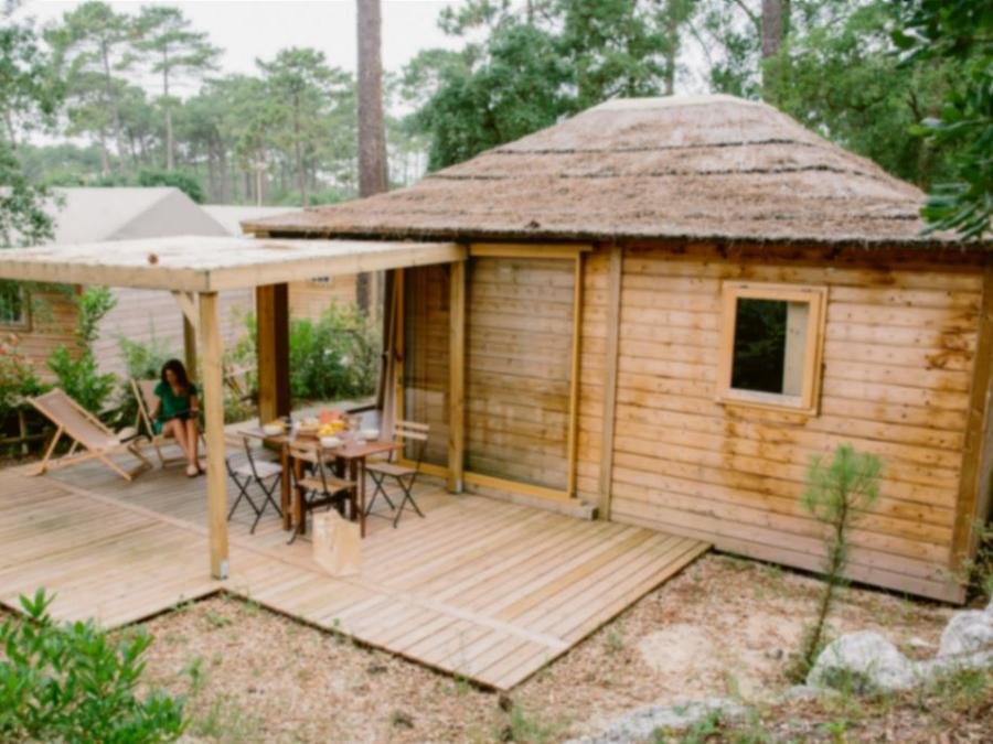 Camping Pas Cher vous présente avec son site Officiel campingpascher.fr, le Camping Naturéo Éco Resort classé 5 étoiles, situé sur la commune de Seignosse dans le département Landes (Aquitaine) en France. Le camping Naturéo Éco Resort, vous présente un hébergement de type chalet de 35 m² avec climatisation et télévision. Le camping Naturéo Éco Resort vous propose du sam. 26 septembre au sam. 03 octobre 2026, en promotion à -10% pour 7 nuits à 441 € au lieu de 490,0 € soit une Économie de 49 €. Cette location propose 124 dates différentes pour réserver votre séjour. Découvrez également les 19 autres gammes d'hébergements du camping. Les Avis clients pour le Camping Naturéo Éco Resort sont excellents avec une note moyenne de 9 sur 10. Piscine chauffée, Piscine extérieure, Animations familiales, Club ados, Club enfants, Aire de jeux enfants, Baby-foot, Paddle, Ping-pong, Piscine, Pétanque, Salle de fitness, Surf, Terrain de beach-volley, Terrain multisports, Boulangerie, Pizzeria, Plats à emporter, Épicerie,... En savoir plus : cliquez-ICI.
