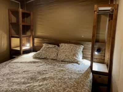 Cliquez pour découvrir toutes les photos de l'HÉBERGEMENT ! tente en toile et bois - Naturéo Éco Resort photo 2