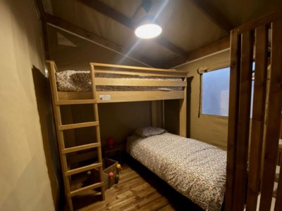 Cliquez pour découvrir toutes les photos de l'HÉBERGEMENT ! tente en toile et bois - Naturéo Éco Resort photo 4