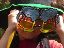 Camping Pas Cher vous présente avec son site Officiel campingpascher.fr, le Camping Les Chalets De La Gazonne classé 2 étoiles, situé sur la commune de Sauveterre De Rouergue dans le département Aveyron (Midi Pyrénées) en France. Le camping Les Chalets De La Gazonne vous propose un hébergement de type appartement de 27 m² pour 3 personnes (télévision). L'établissement vous propose 3 autres types d'hébergements. Découvrez tous nos séjours à petits prix dans la commune et aux alentours de Sauveterre De Rouergue du département : Aveyron (Midi Pyrénées). Les Avis clients pour le Camping Les Chalets De La Gazonne sont excellents avec une note moyenne de 9 sur 10. Rivière, Piscine extérieure, Animations familiales, Club enfants, Aire de jeux enfants, Cyclisme, Piscine, Pétanque, Randonnée, Structure gonflable enfants, Terrain de football, Terrain multisports, Trampoline, Bar, Snack/Bar, Supermarché,... En savoir plus : cliquez-ICI.