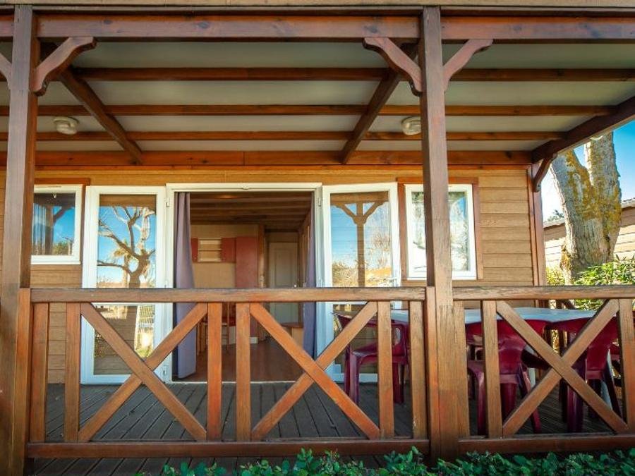 Camping Pas Cher vous présente avec son site Officiel campingpascher.fr, le Camping La Maïre classé 3 étoiles, situé sur la commune de Serignan dans le département Hérault (Languedoc Roussillon) en France. Le camping La Maïre vous propose un hébergement de type chalet de 35 m² pour 6 personnes (télévision). L'établissement vous propose 32 autres types d'hébergements. Découvrez tous nos séjours à petits prix dans la commune et aux alentours de Serignan du département : Hérault (Languedoc Roussillon). Les Avis clients pour le Camping La Maïre sont de 7 sur 10. Piscine extérieure, Animation ados, Animations familiales, Club enfants, Aire de jeux enfants, Canoë-kayak, Centre équestre, Golf, Paddle, Ping-pong, Pétanque, Structure gonflable enfants, Terrain multisports, Bar, Dépôt de pain, Plats à emporter, Snack/Bar, Supermarché, Épicerie,... En savoir plus : cliquez-ICI.