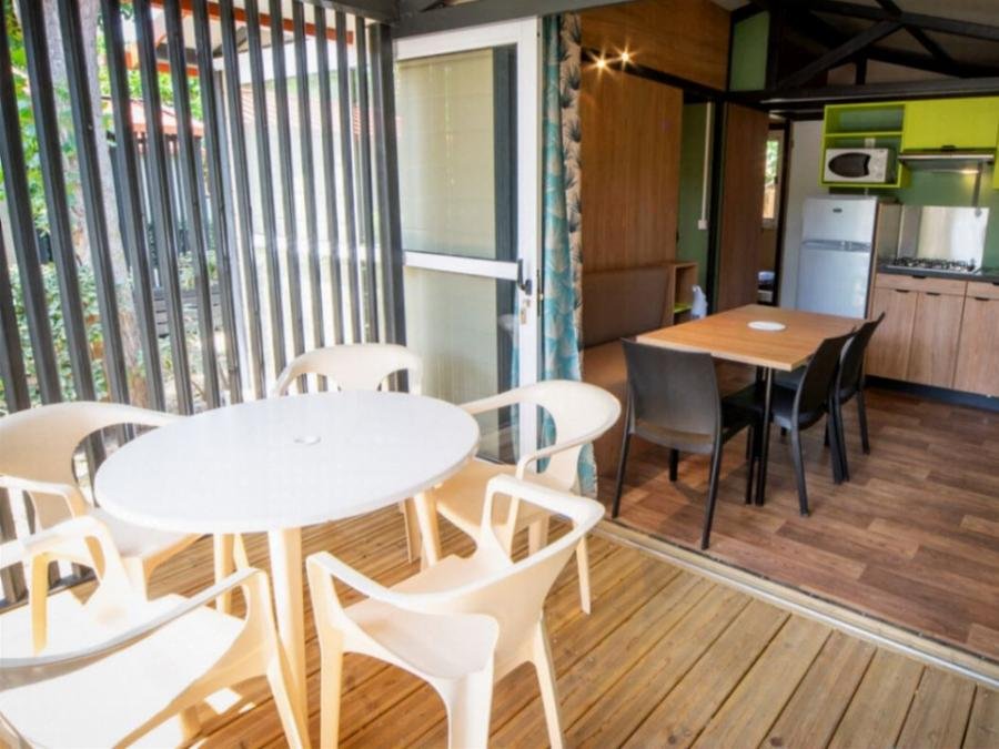 Camping Pas Cher vous présente avec son site Officiel campingpascher.fr, le Camping La Maïre classé 3 étoiles, situé sur la commune de Serignan dans le département Hérault (Languedoc Roussillon) en France. Le camping La Maïre vous propose un hébergement de type chalet de 26 m² pour 5 personnes (télévision). L'établissement vous propose 32 autres types d'hébergements. Découvrez tous nos séjours à petits prix dans la commune et aux alentours de Serignan du département : Hérault (Languedoc Roussillon). Les Avis clients pour le Camping La Maïre sont excellents avec une note moyenne de 8 sur 10. Piscine extérieure, Animation ados, Animations familiales, Club enfants, Aire de jeux enfants, Canoë-kayak, Centre équestre, Golf, Paddle, Ping-pong, Pétanque, Structure gonflable enfants, Terrain multisports, Bar, Dépôt de pain, Plats à emporter, Snack/Bar, Supermarché, Épicerie,... En savoir plus : cliquez-ICI.